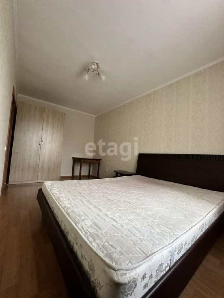 2-комн квартира Максима Горького, 10