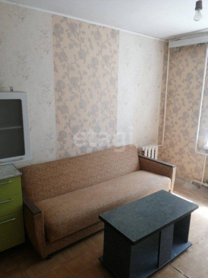 Комната Республики, 218