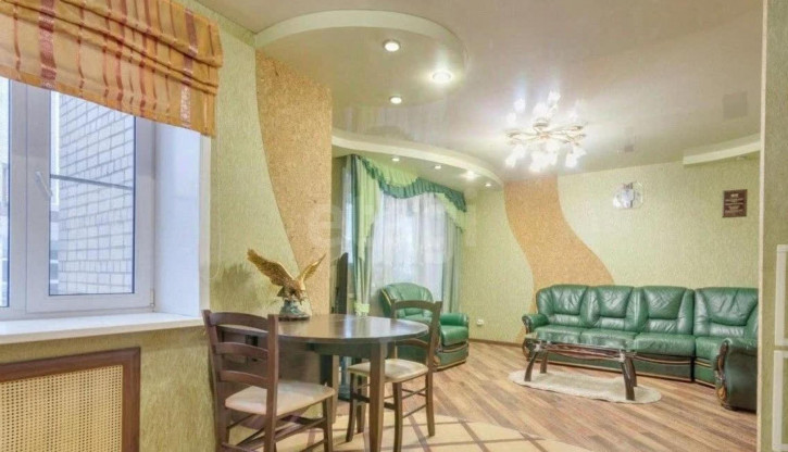3-комн квартира улица Петина, 10