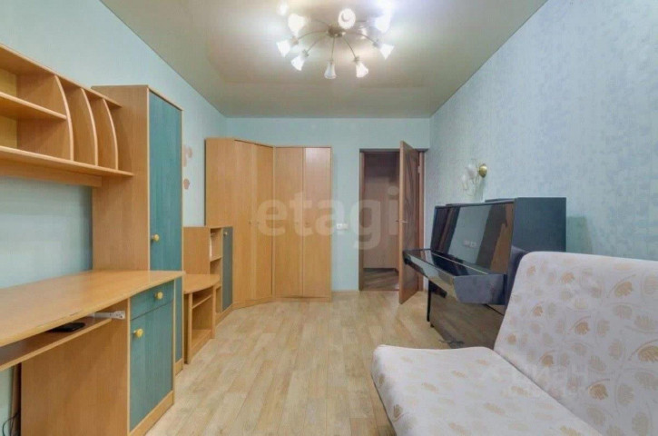 3-комн квартира улица Петина, 10