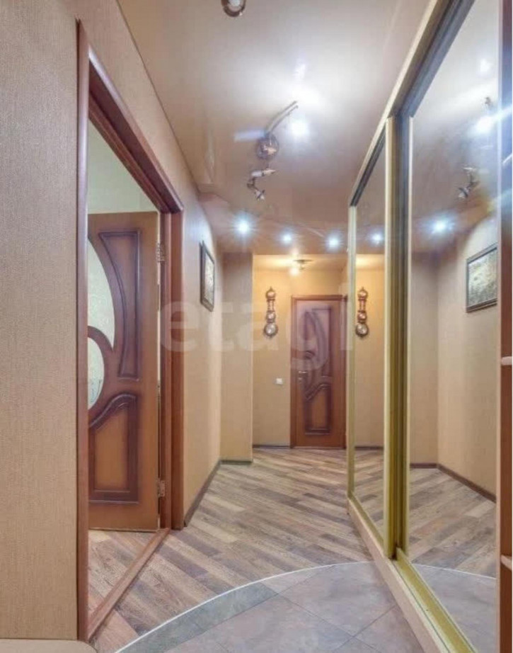 3-комн квартира улица Петина, 10