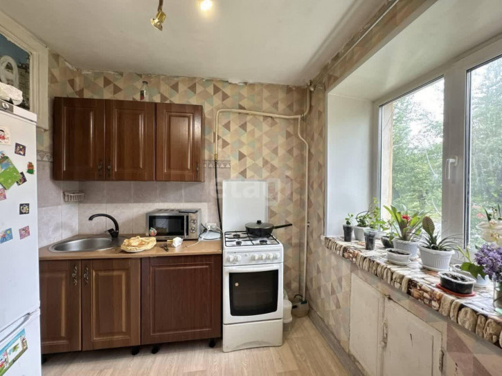 2-комн квартира Титова, 23