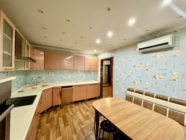 3-комн квартира Самарцева, 3