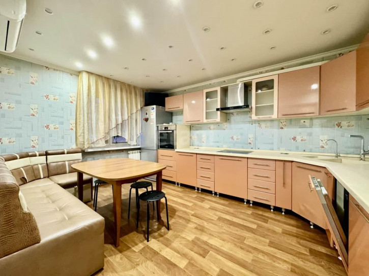 3-комн квартира Самарцева, 3