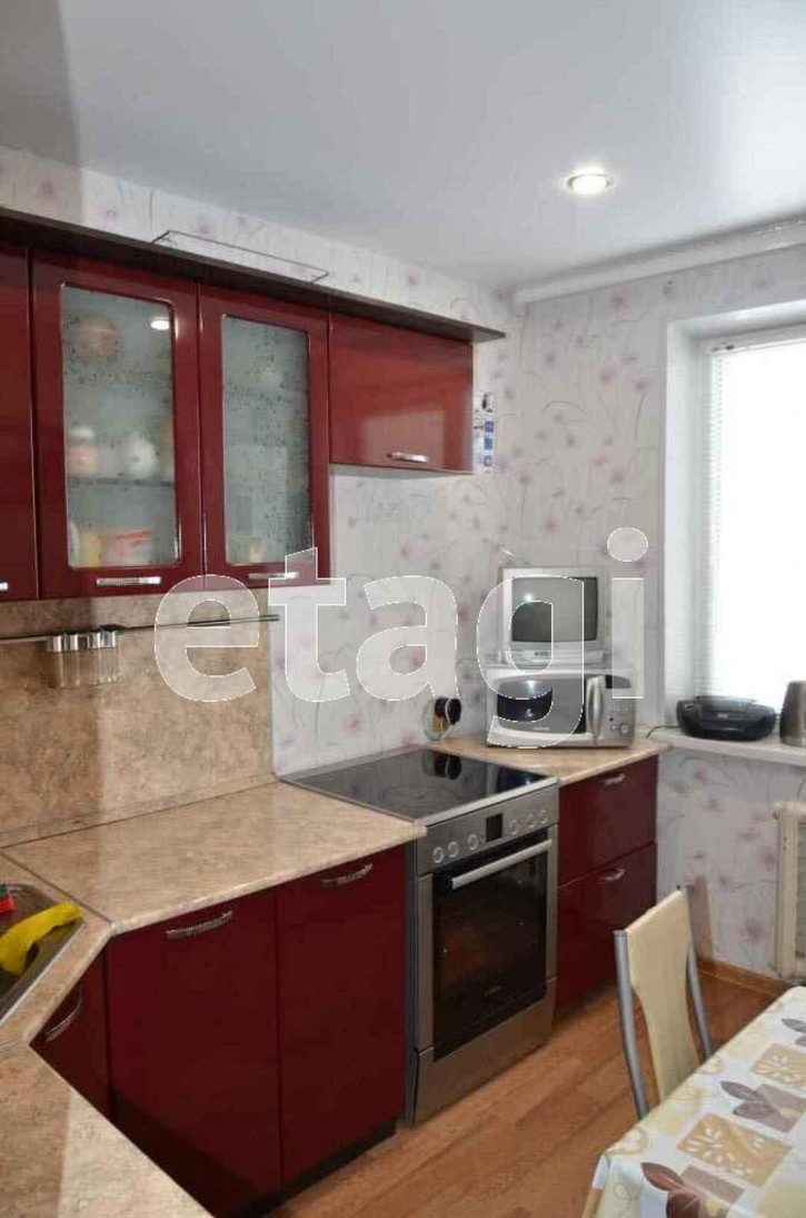 3-комн квартира 67 лет Октября, 1а
