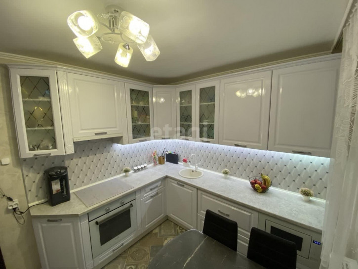 2-комн квартира Пермякова, 72