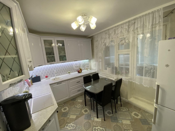 2-комн квартира Пермякова, 72
