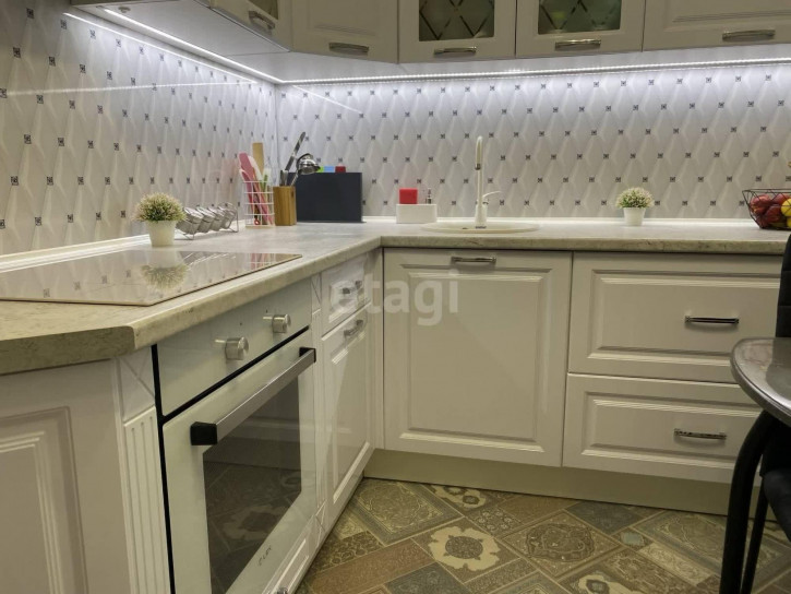 2-комн квартира Пермякова, 72