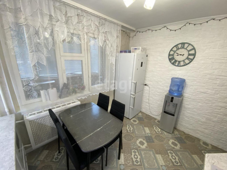 2-комн квартира Пермякова, 72