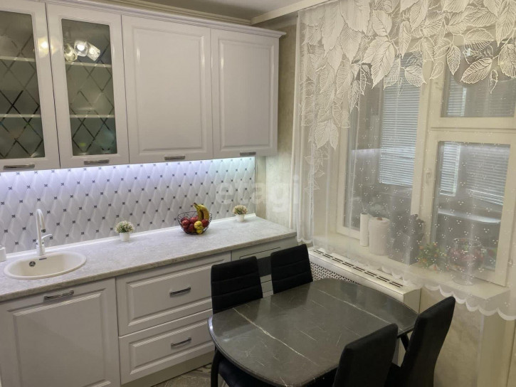2-комн квартира Пермякова, 72