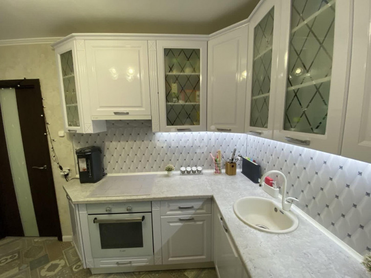 2-комн квартира Пермякова, 72