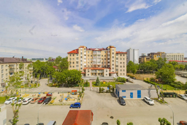 3-комн квартира Республики, 39