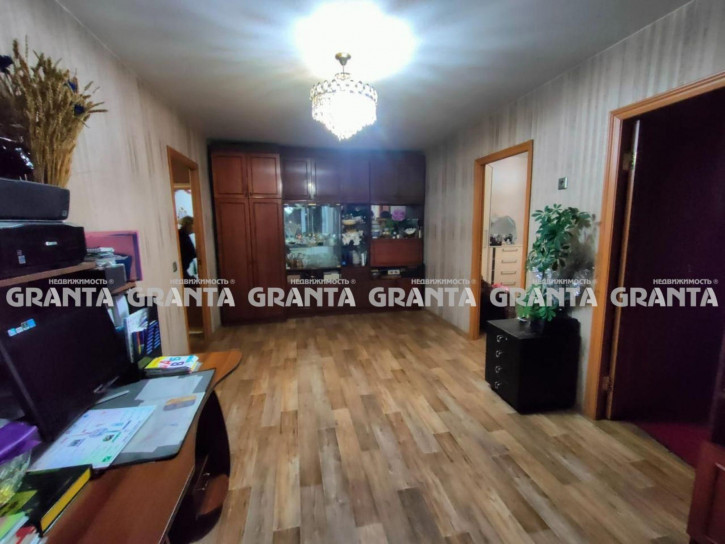 4-комн квартира ул Железнодорожников, 19