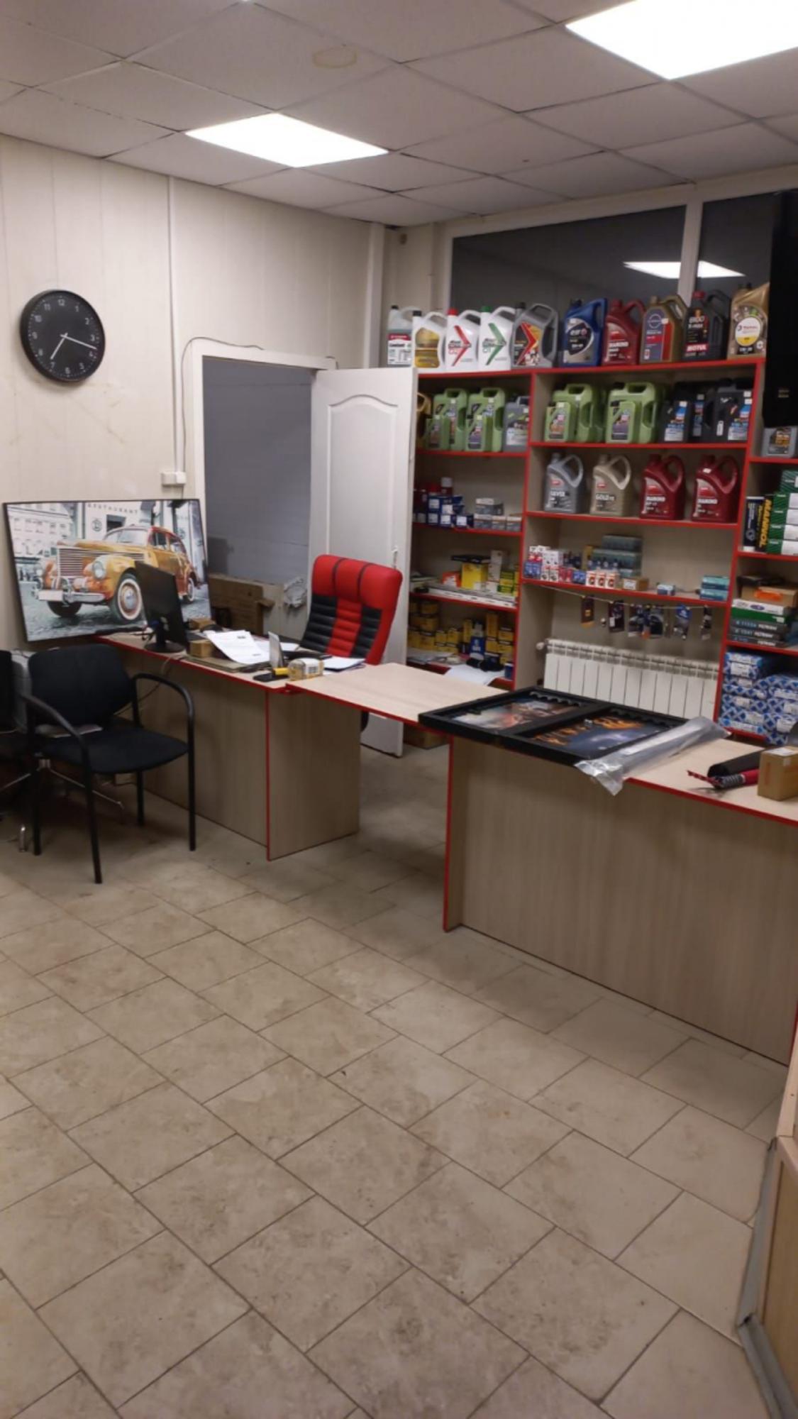 Купить торговое помещение за 13 800 000 рублей на ул М.Горького, 2