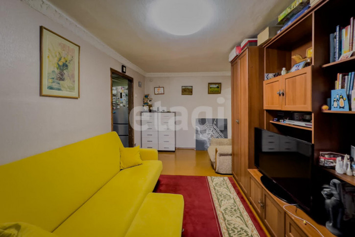 3-комн квартира Титова, 1