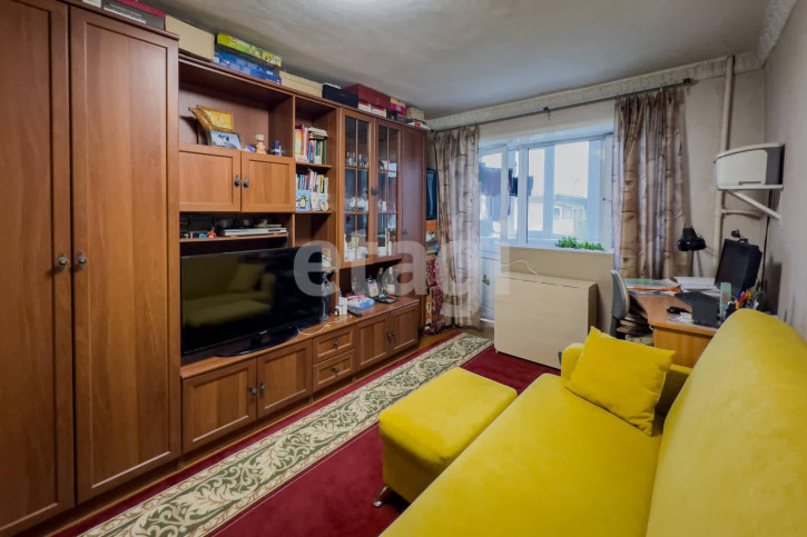 3-комн квартира Титова, 1