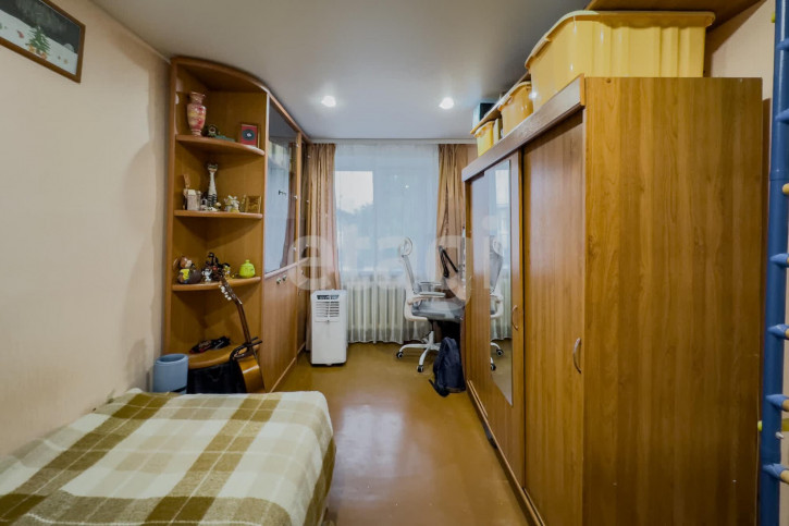 3-комн квартира Титова, 1