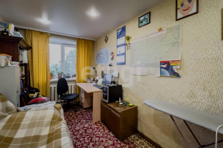 3-комн квартира Титова, 1
