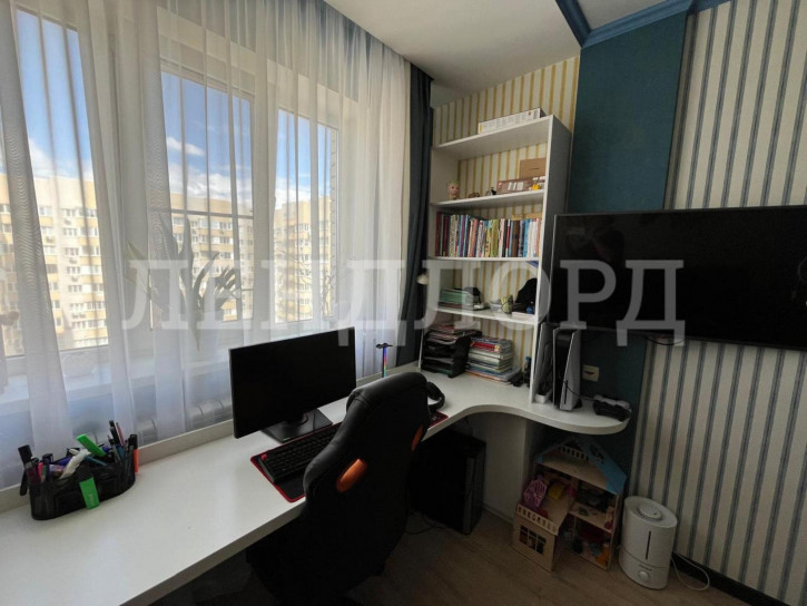 3-комн квартира улица Жмайлова, 4Е