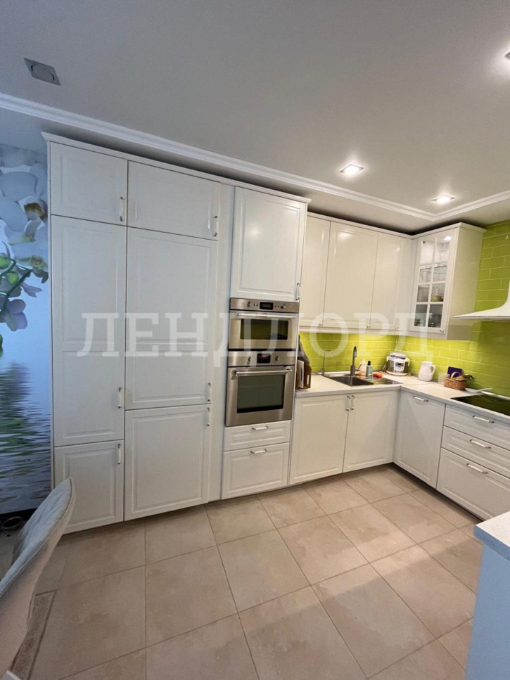3-комн квартира улица Жмайлова, 4Е