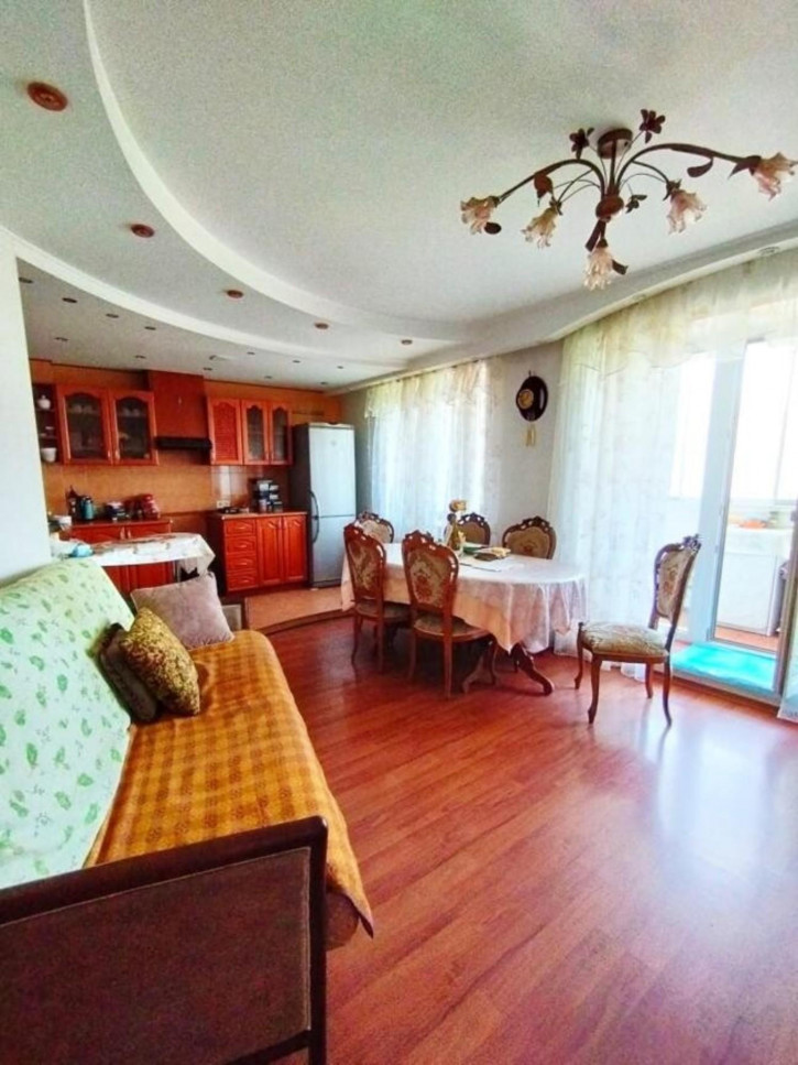 3-комн квартира Энгельса, 23