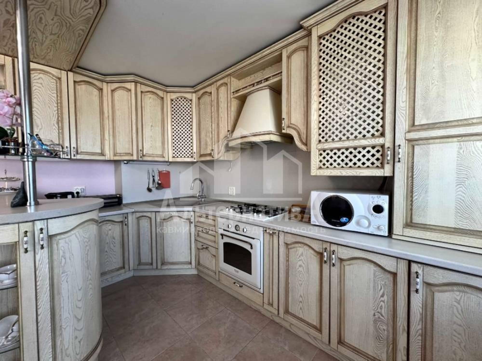 Купить квартиру за 35 000 000 рублей на Жуковского ул.