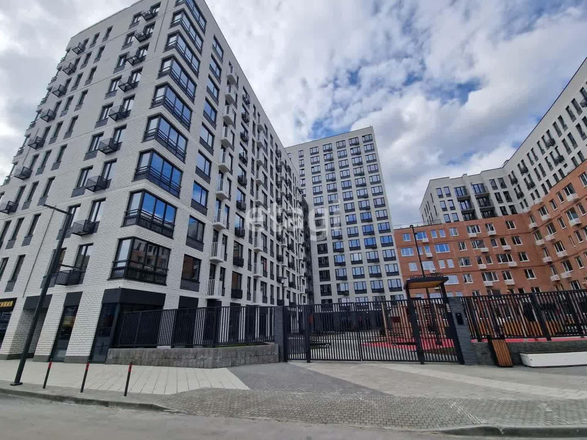Купить гараж, место в паркинге за 400 000 рублей на Андрея Кореневского 9