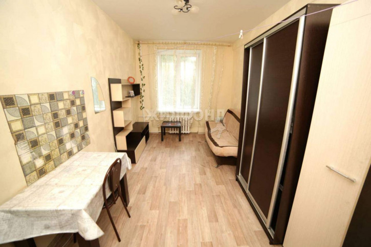 Комната Титова улица, д.7