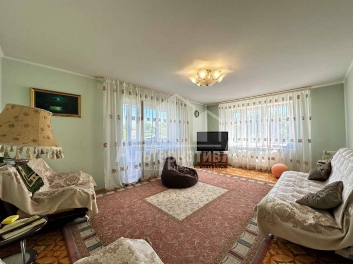 5-комн квартира Жуковского ул.