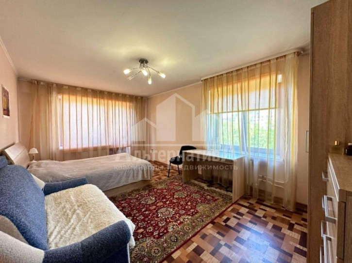 5-комн квартира Жуковского ул.