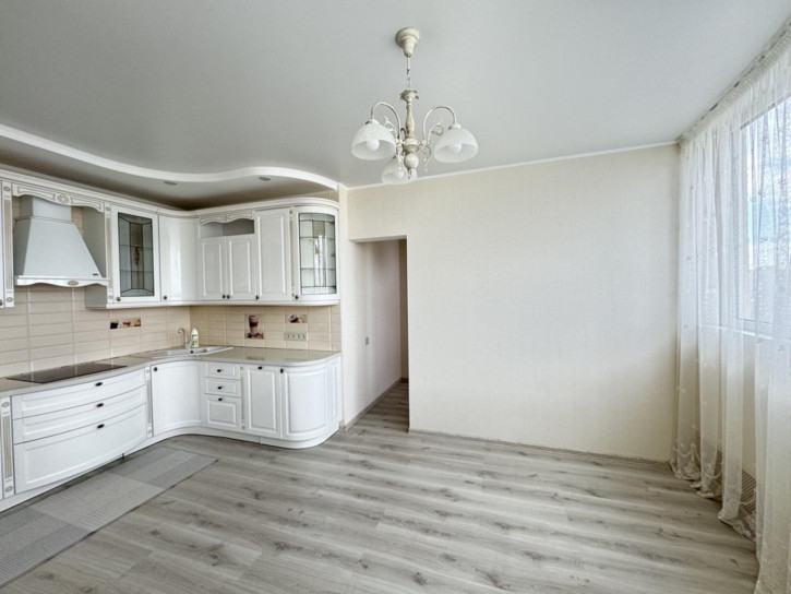 3-комн квартира улица Чкалова, 51/1