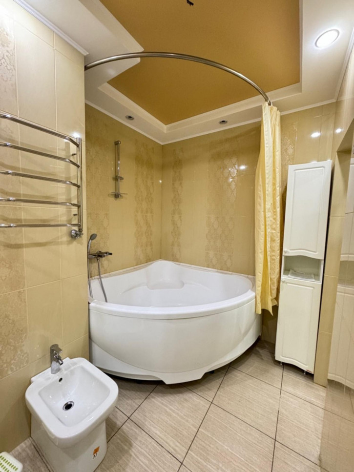 3-комн квартира улица Чкалова, 51/1