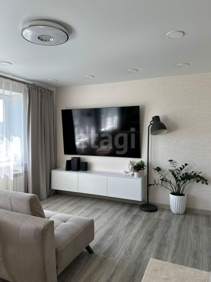 2-комн квартира Мельникайте, 34