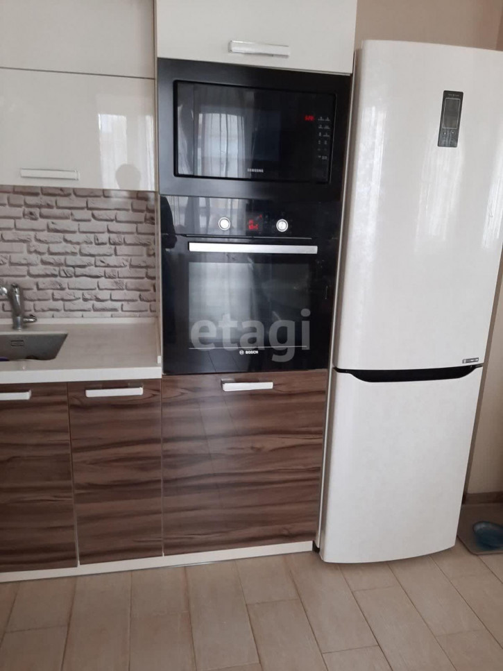 2-комн квартира Пермякова, 75