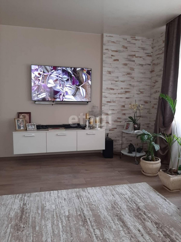 2-комн квартира Пермякова, 75