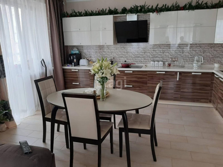 2-комн квартира Пермякова, 75