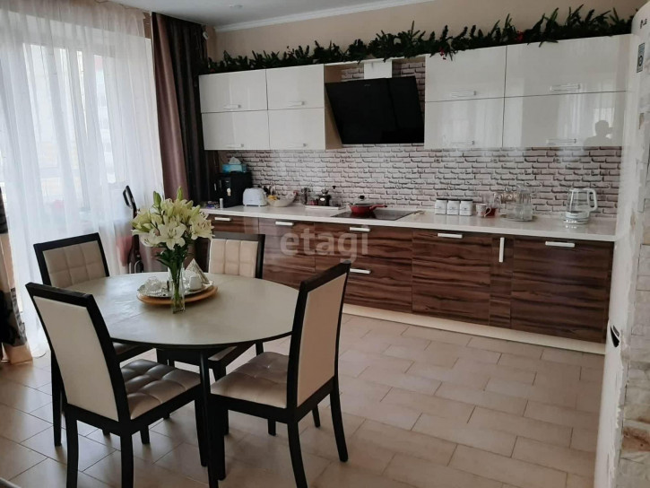 2-комн квартира Пермякова, 75