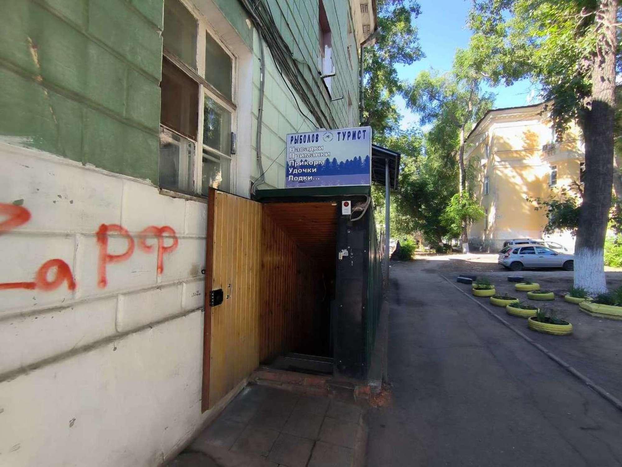 Купить торговое помещение за 18 000 000 рублей на Кирова проспект, 44
