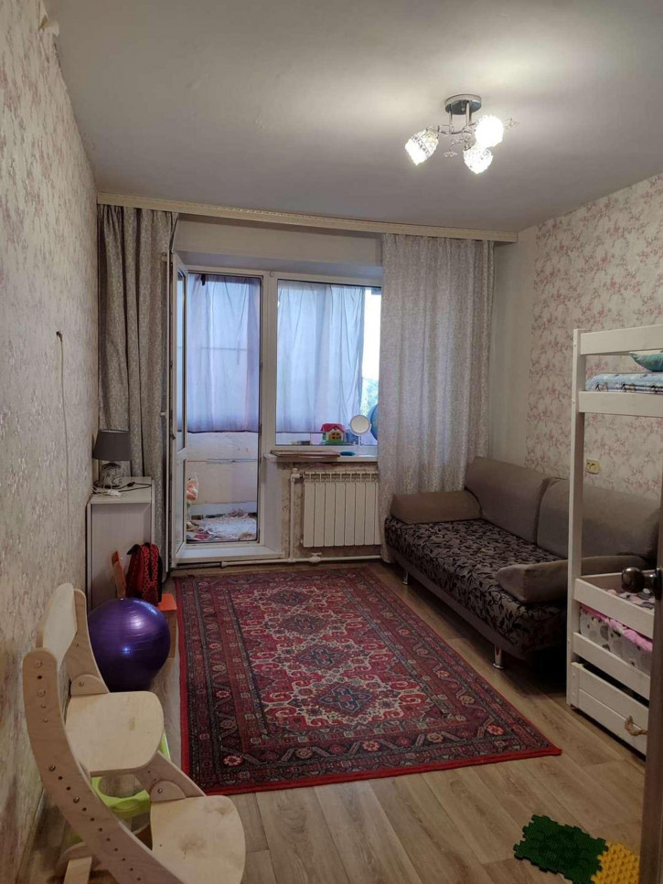 3-комн квартира Победы проспект, 46