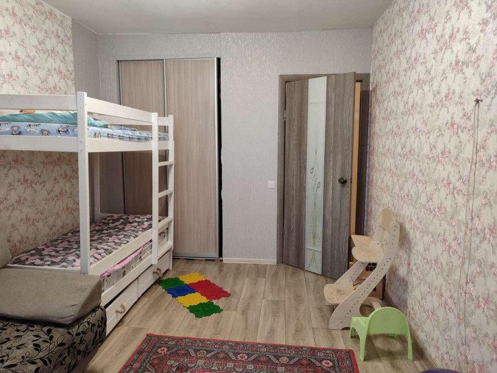 3-комн квартира Победы проспект, 46
