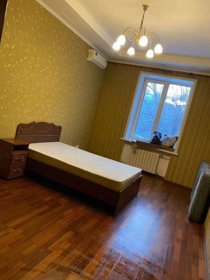 2-комн квартира Нефтяников улица, 20а