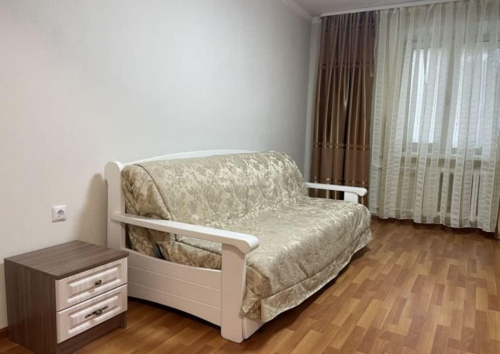 1-комн квартира Станислава Карнацевича, 12