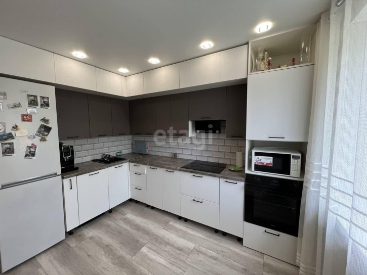 3-комн квартира Республики, 233