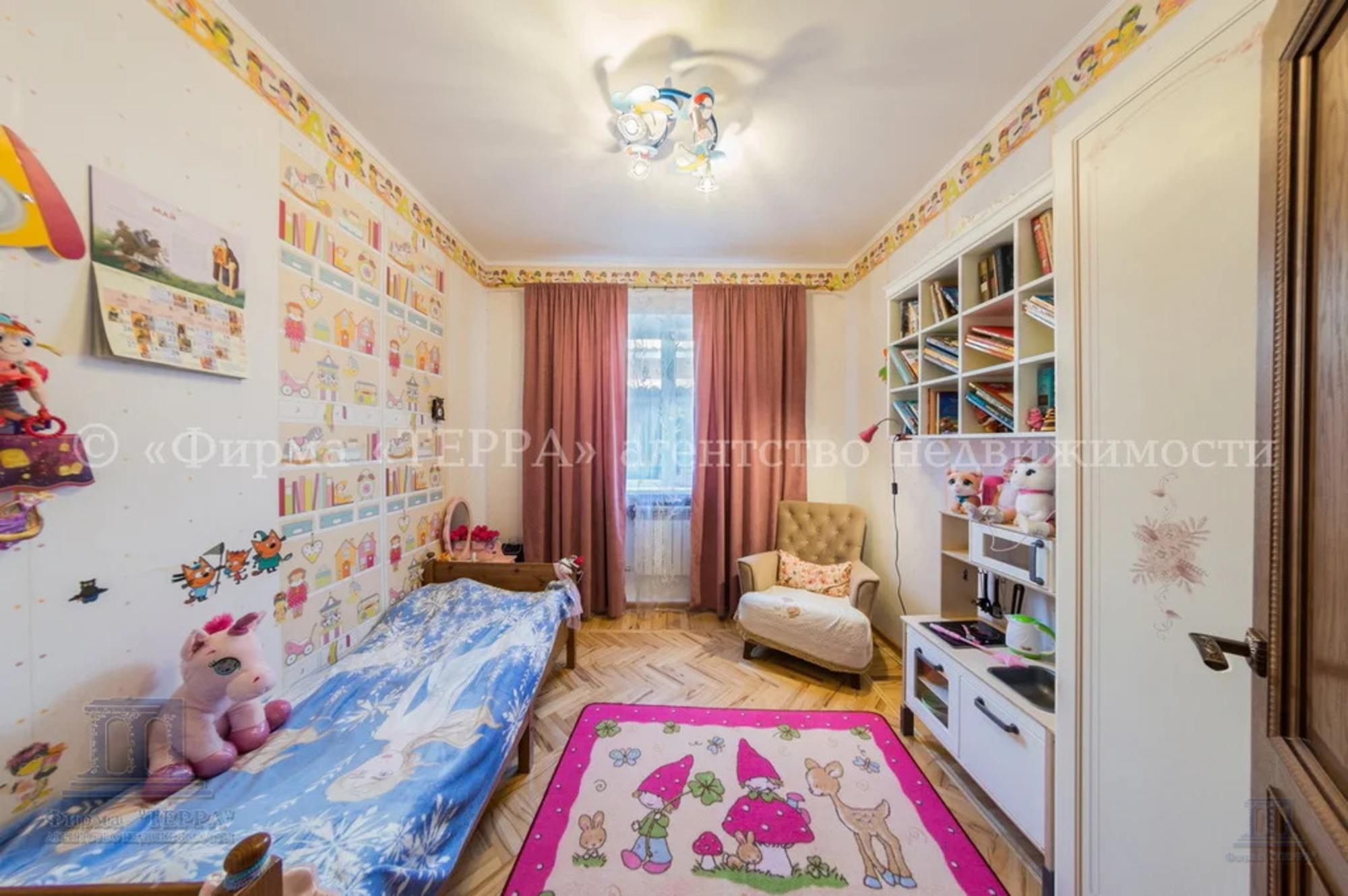 Купить дачу, дом, коттедж за 15 450 000 рублей на Чингарский пер., 17А