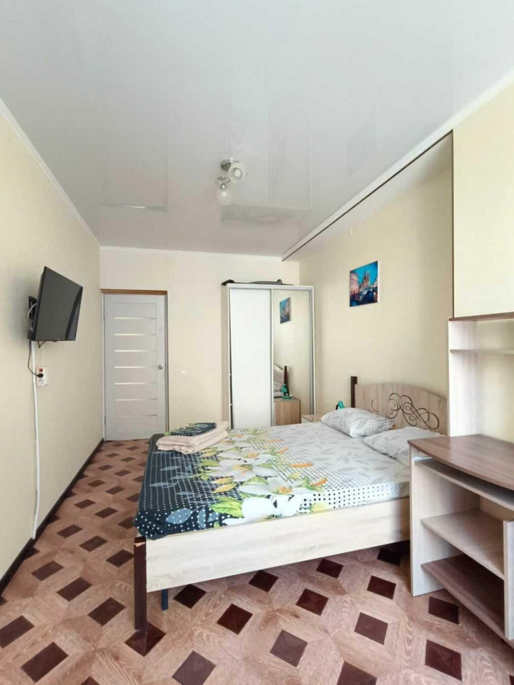 2-комн квартира улица Кирова, 1