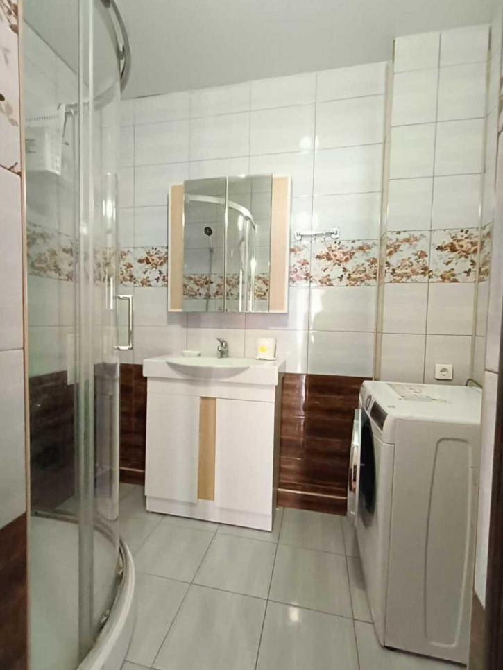 2-комн квартира улица Кирова, 1