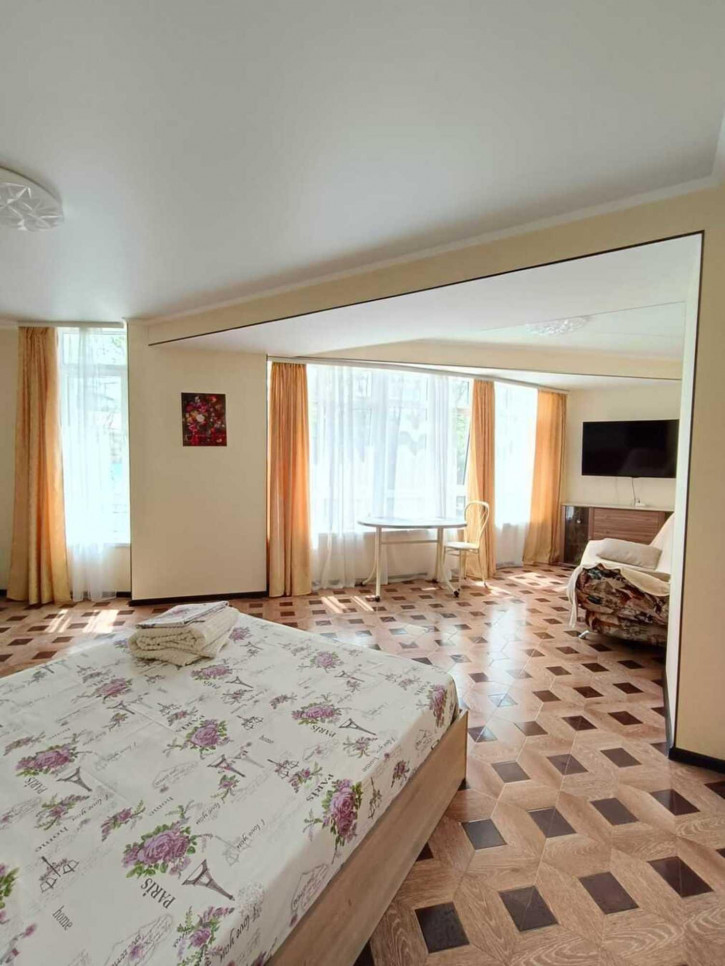 2-комн квартира улица Кирова, 1