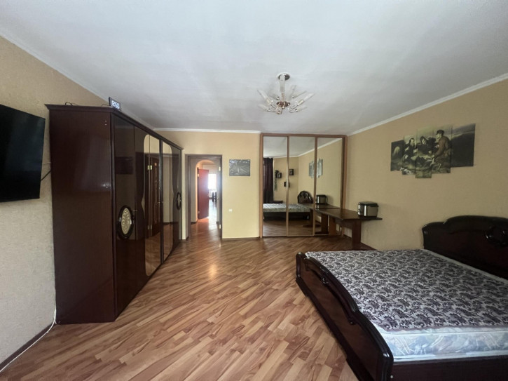 4-комн квартира Астраханская улица, 86