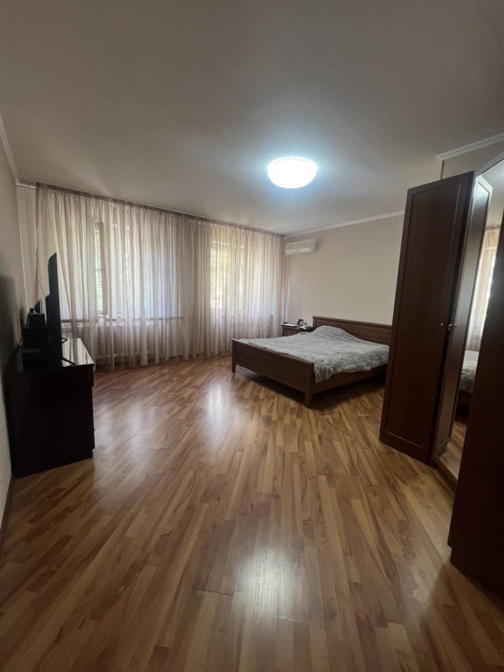 4-комн квартира Астраханская улица, 86
