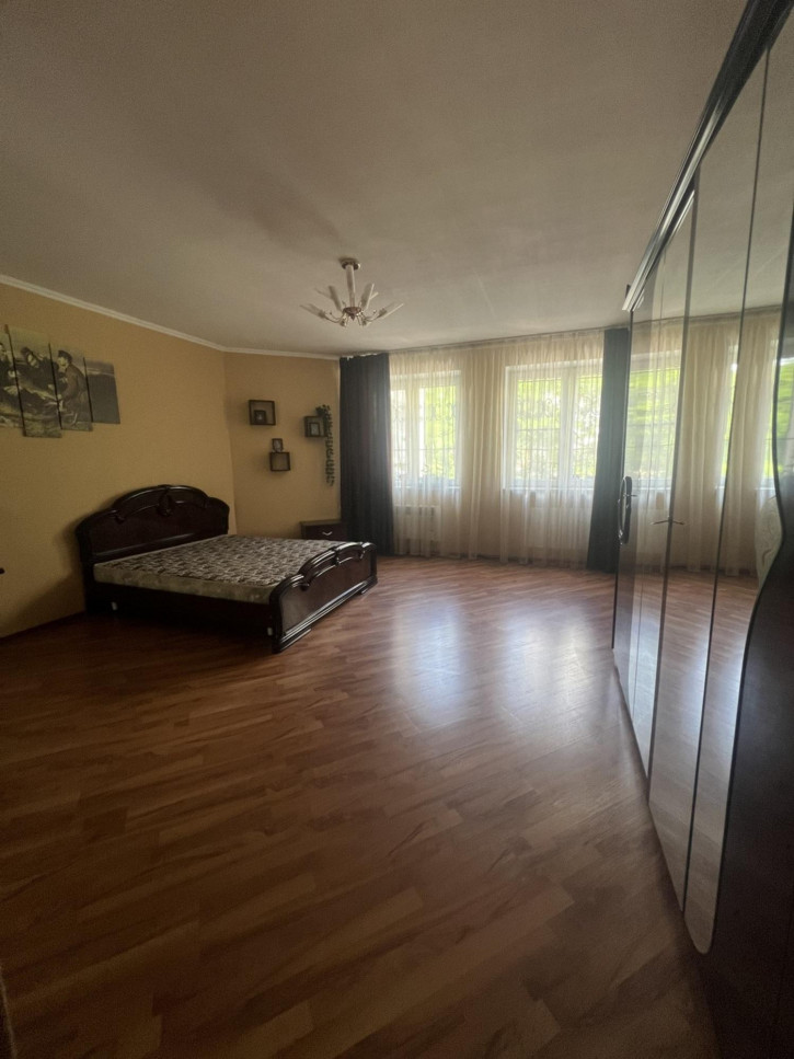 4-комн квартира Астраханская улица, 86